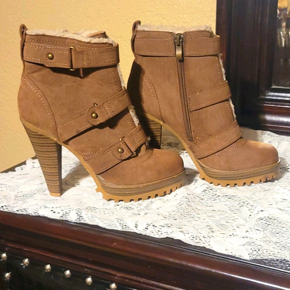 NEW   Ankle boots